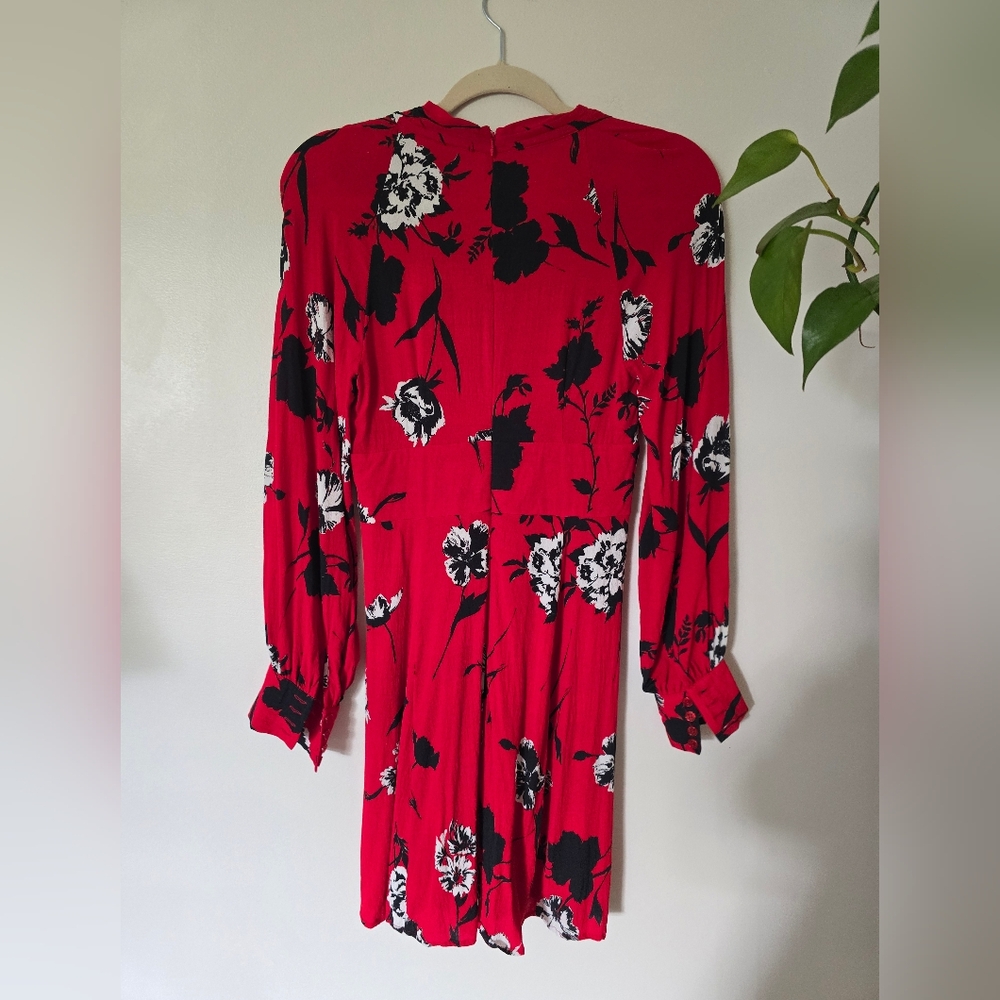 Yumi Kim Size Small Womens Red Black Floral Dress Lomg Sleeves Deep V neck - Picture 3 of 8